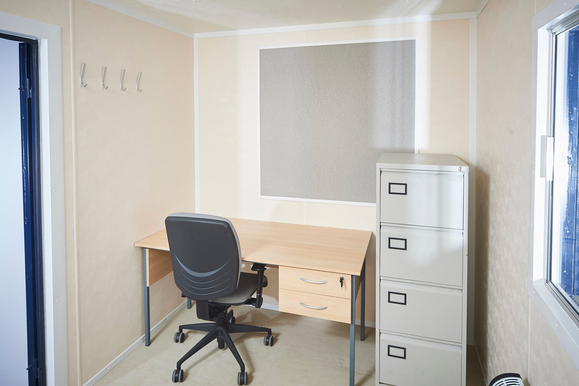 Hire Small Portable Office Cabin 12ft (27)