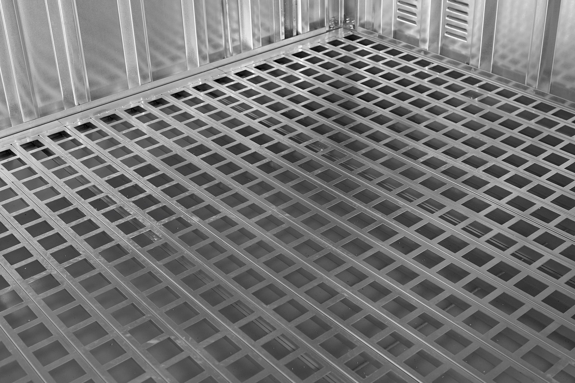 Bunded flat pack store flooring