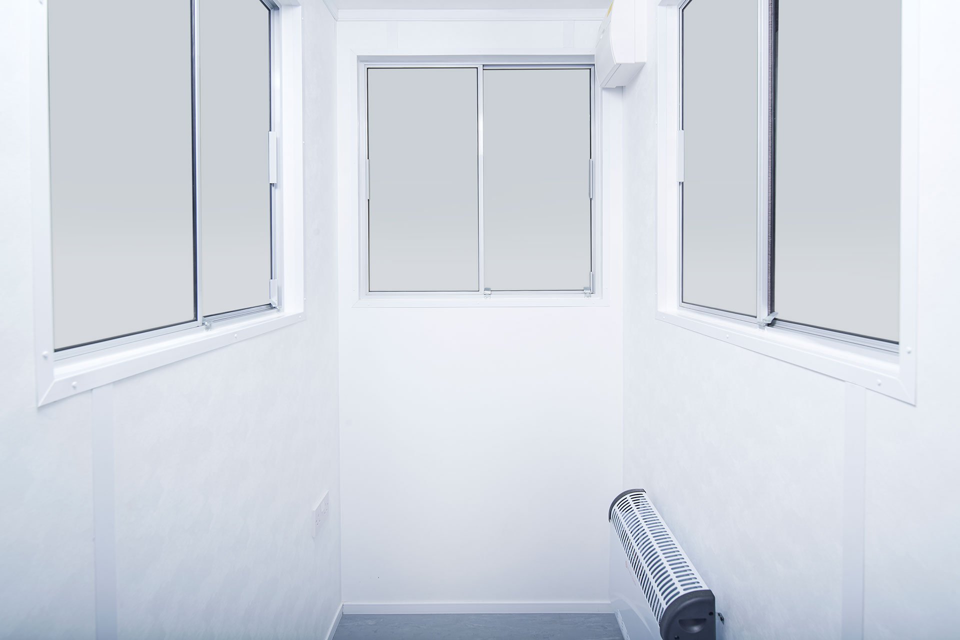 880---6x4-S_hut-inside-(resized)