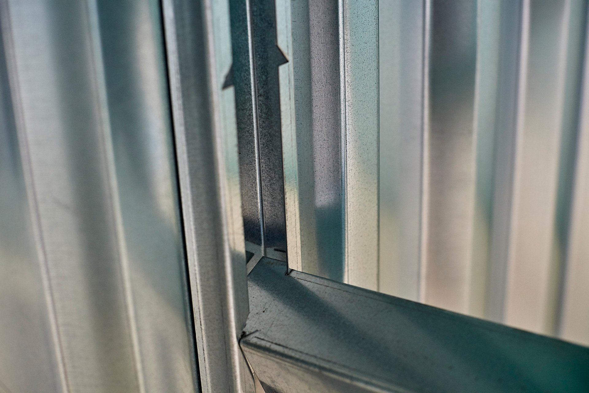 1282-flat-pack-shelving-arm-in-upright Flat Pack Container Shelving - Arm Fitted into Upright