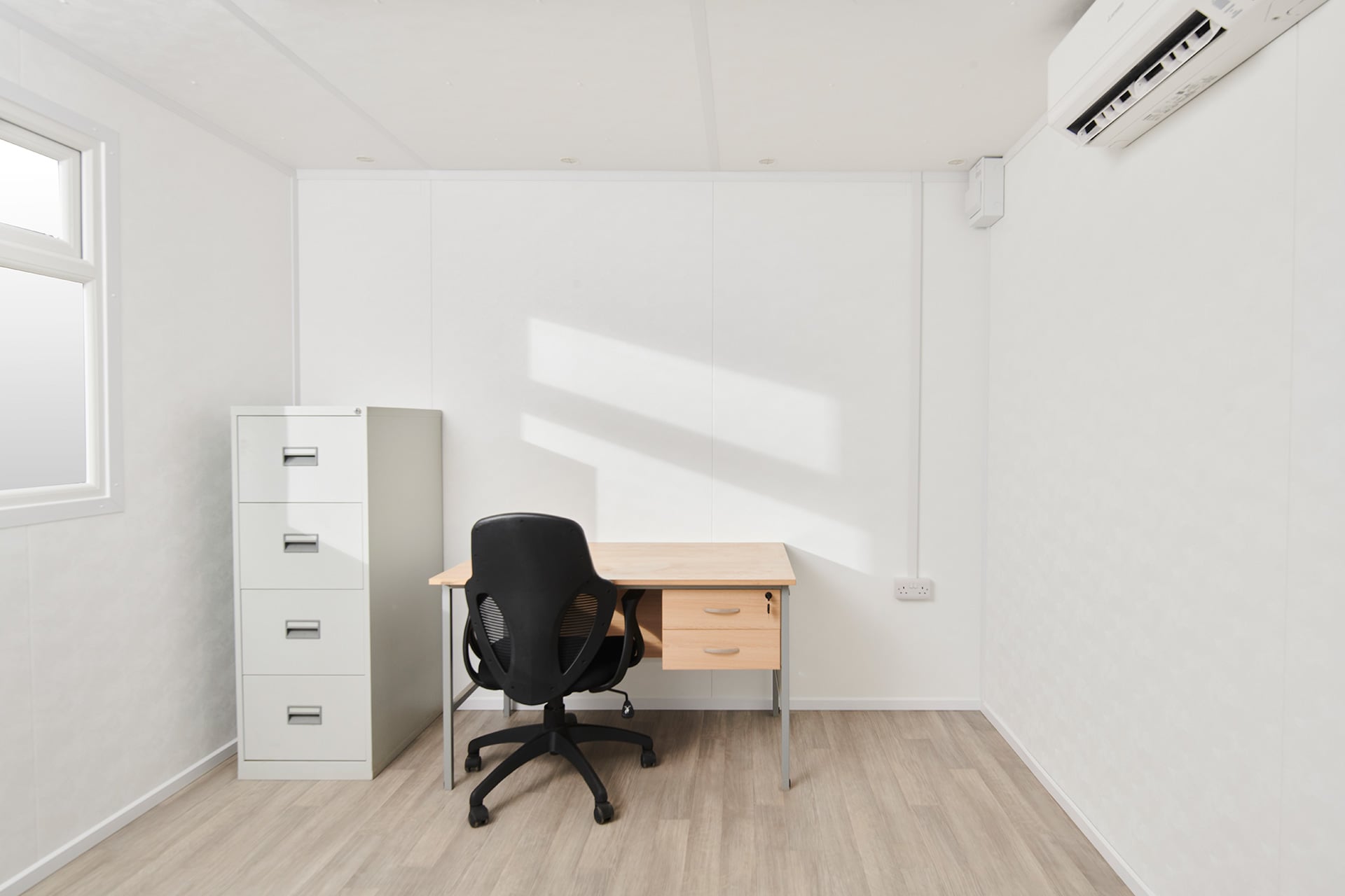 Interior 10ft jackleg cabin with office furniture
